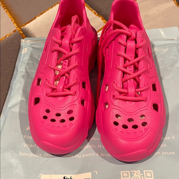 Brand new rubber shoes water resistant so cute for pool beach - Picture 3 of 3